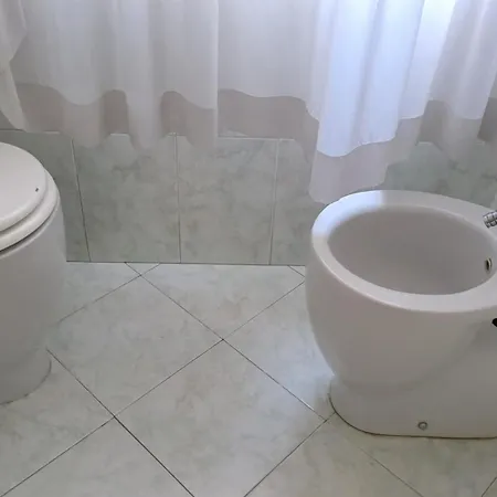 Oxi לינה וארוחת בוקר 3*